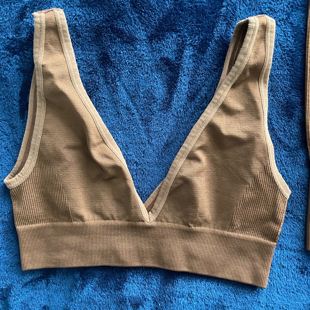 V-Neck Seamless Bra Top in XS